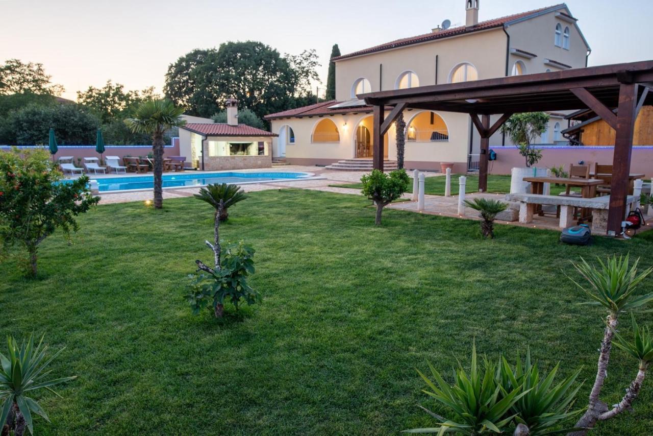 Via Flavia With Common Pool Hotel Labinci Exterior photo