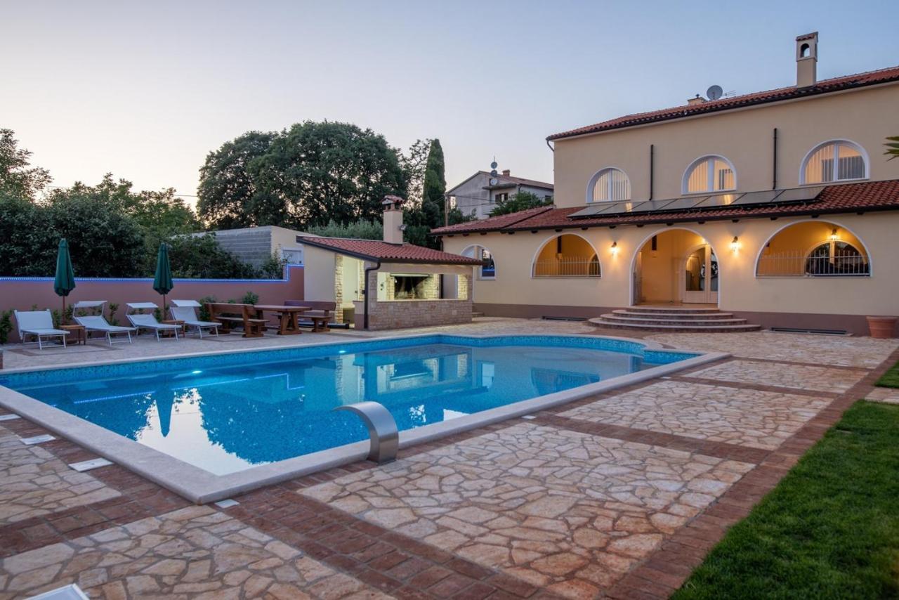 Via Flavia With Common Pool Hotel Labinci Exterior photo