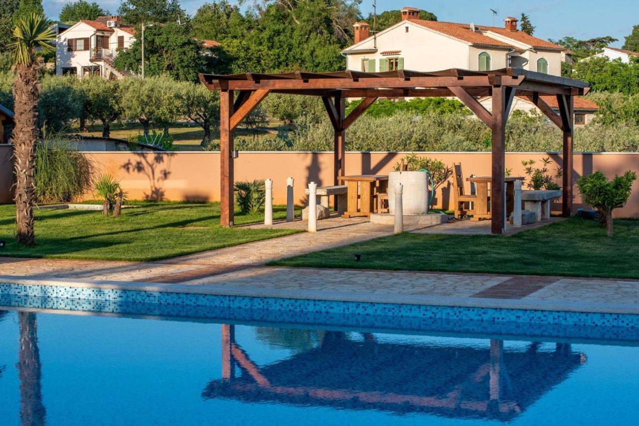 Via Flavia With Common Pool Hotel Labinci Exterior photo