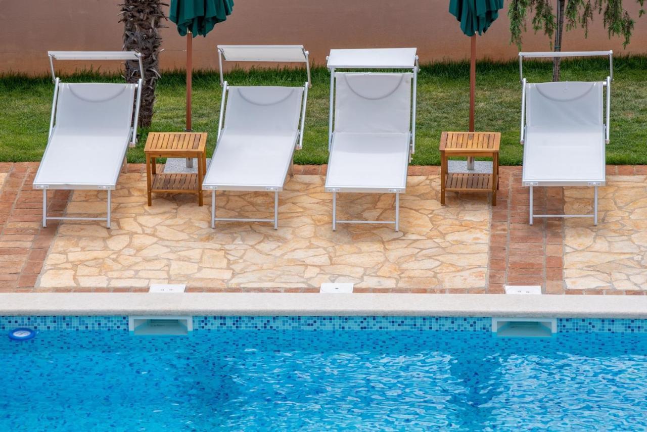 Via Flavia With Common Pool Hotel Labinci Exterior photo