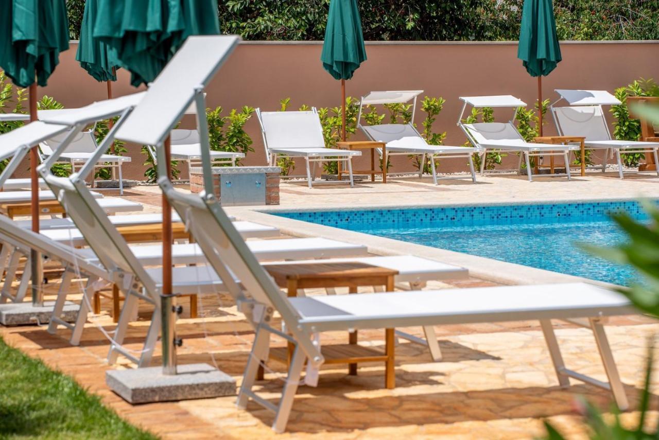 Via Flavia With Common Pool Hotel Labinci Exterior photo